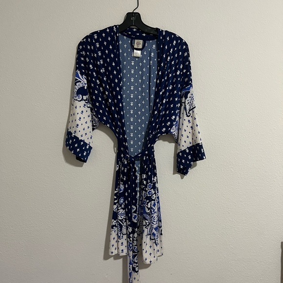 Women’s Robe - Picture 2 of 4